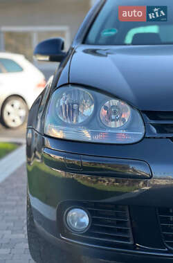 Хэтчбек Volkswagen Golf 2008 в 