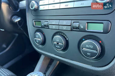Хэтчбек Volkswagen Golf 2008 в 
