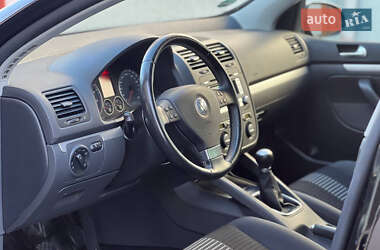 Хэтчбек Volkswagen Golf 2008 в 
