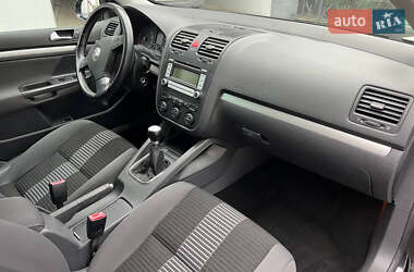 Хэтчбек Volkswagen Golf 2008 в 