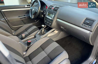 Хэтчбек Volkswagen Golf 2008 в 