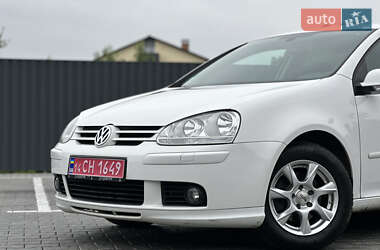 Хетчбек Volkswagen Golf 2008 в 