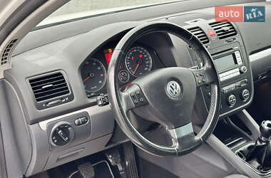 Хетчбек Volkswagen Golf 2008 в 