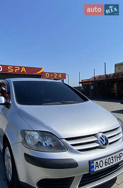 Хэтчбек Volkswagen Golf 2005 в Виноградове