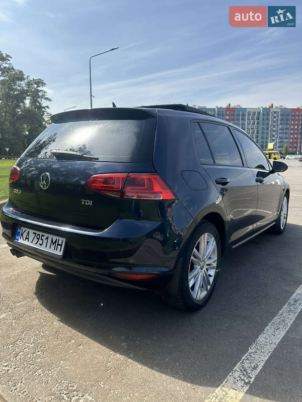 Хэтчбек Volkswagen Golf 2014 в Киеве