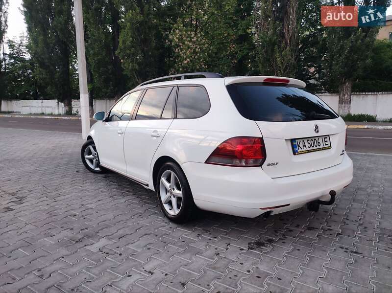 Универсал Volkswagen Golf 2010 в Киеве