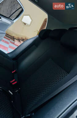 Хетчбек Volkswagen Golf 2009 в 