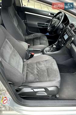 Универсал Volkswagen Golf 2010 в Тячеве