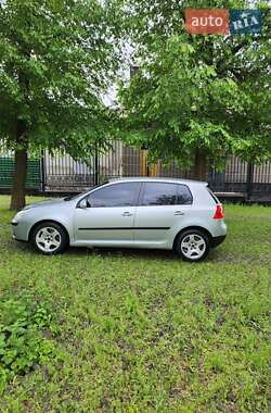 Хэтчбек Volkswagen Golf 2005 в 