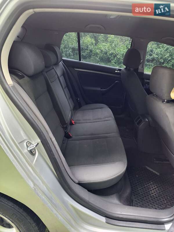 Хетчбек Volkswagen Golf 2005 в Харкові