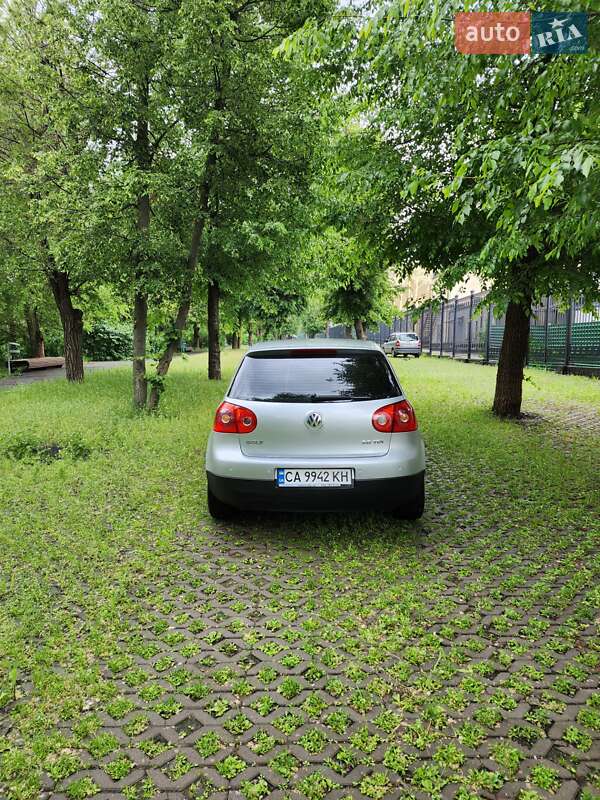 Хетчбек Volkswagen Golf 2005 в Харкові