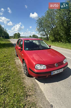Хэтчбек Volkswagen Golf 2001 в 