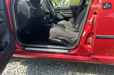 Хэтчбек Volkswagen Golf 2001 в 