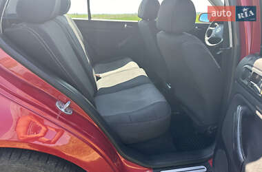 Хэтчбек Volkswagen Golf 2001 в 