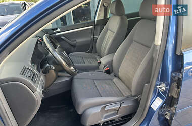 Хэтчбек Volkswagen Golf 2008 в 