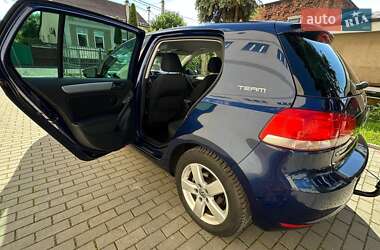 Хэтчбек Volkswagen Golf 2010 в 