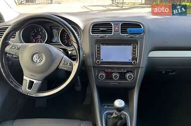Хэтчбек Volkswagen Golf 2010 в 