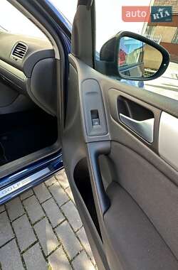 Хэтчбек Volkswagen Golf 2010 в 