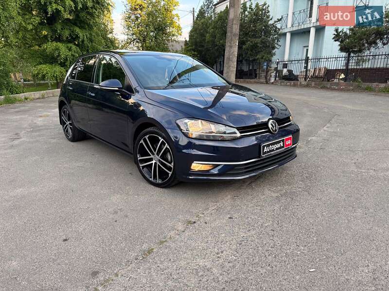 Хэтчбек Volkswagen Golf 2018 в Киеве