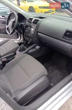 Універсал Volkswagen Golf 2009 в 