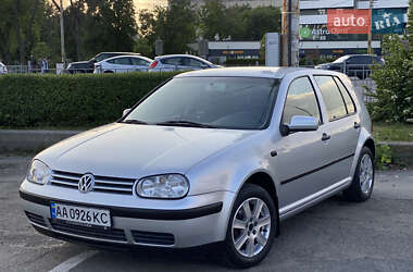 Хетчбек Volkswagen Golf 2002 в Києві