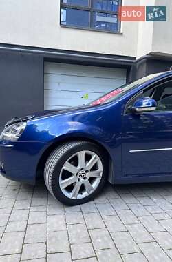 Хэтчбек Volkswagen Golf 2006 в 