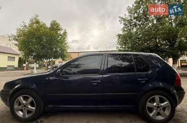 Хетчбек Volkswagen Golf 2001 в 
