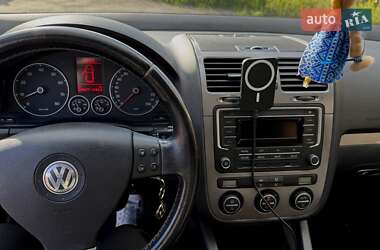Хэтчбек Volkswagen Golf 2008 в 