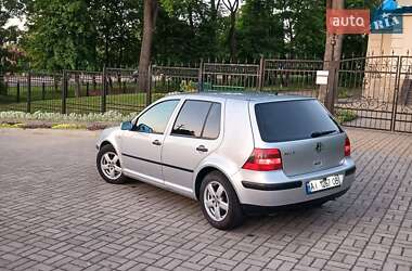 Хэтчбек Volkswagen Golf 2001 в 