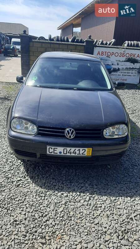 Хэтчбек Volkswagen Golf 2003 в 