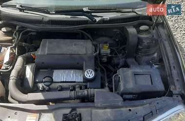 Хэтчбек Volkswagen Golf 2003 в 