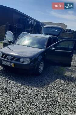 Хэтчбек Volkswagen Golf 2003 в 