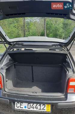 Хэтчбек Volkswagen Golf 2003 в 