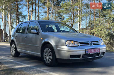 Хэтчбек Volkswagen Golf 2001 в Сарнах