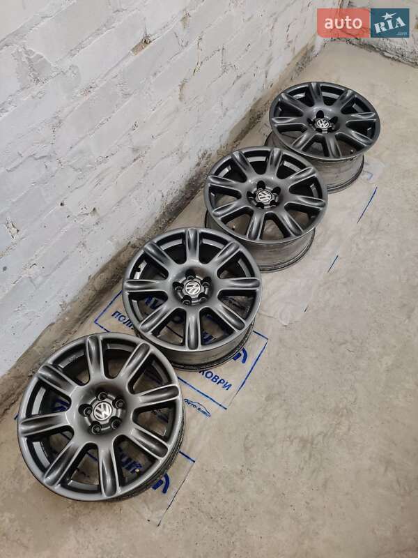 Хэтчбек Volkswagen Golf 2000 в Харькове