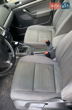Хэтчбек Volkswagen Golf 2007 в 