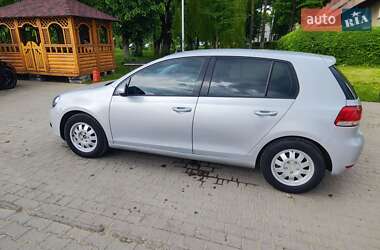 Хэтчбек Volkswagen Golf 2011 в 