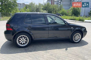 Хэтчбек Volkswagen Golf 2001 в 