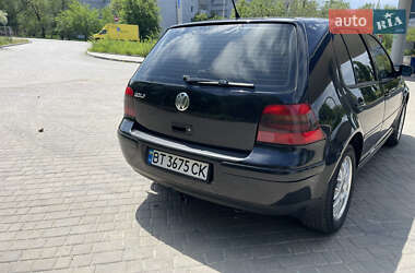 Хэтчбек Volkswagen Golf 2001 в 