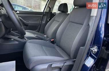 Хэтчбек Volkswagen Golf 2008 в 