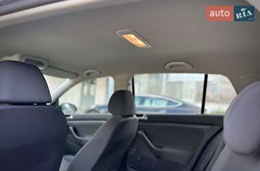 Хэтчбек Volkswagen Golf 2008 в 