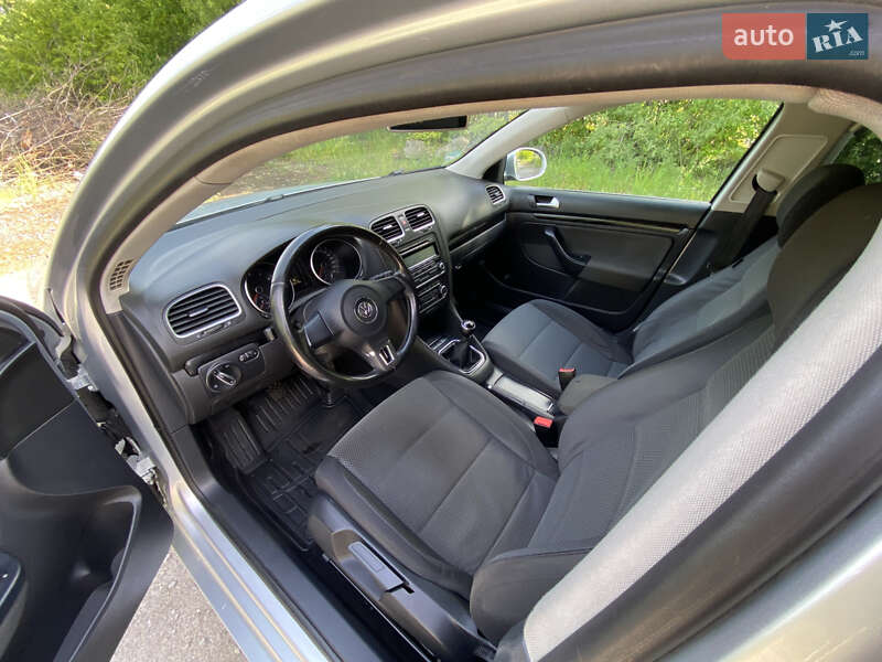 Универсал Volkswagen Golf 2010 в Калиновке