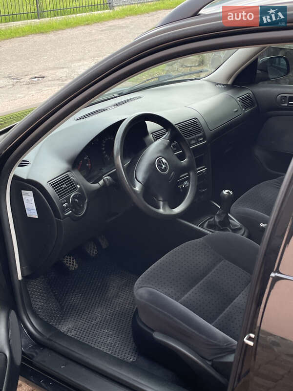 Універсал Volkswagen Golf 2000 в Долині