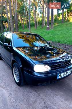 Хетчбек Volkswagen Golf 2001 в 