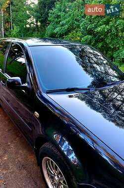 Хетчбек Volkswagen Golf 2001 в 
