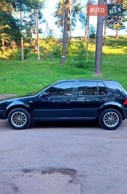 Хетчбек Volkswagen Golf 2001 в 