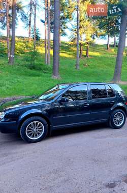 Хетчбек Volkswagen Golf 2001 в 