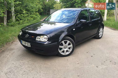 Хэтчбек Volkswagen Golf 2003 в Остроге