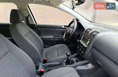 Хетчбек Volkswagen Golf 2008 в 