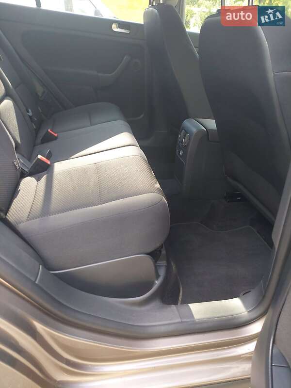 Хетчбек Volkswagen Golf 2010 в Києві